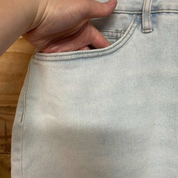 Ava & Viv size 24 High-rise Slim Fit No-gap Waistband Light Wash 4” Denim Shorts - Picture 2 of 9